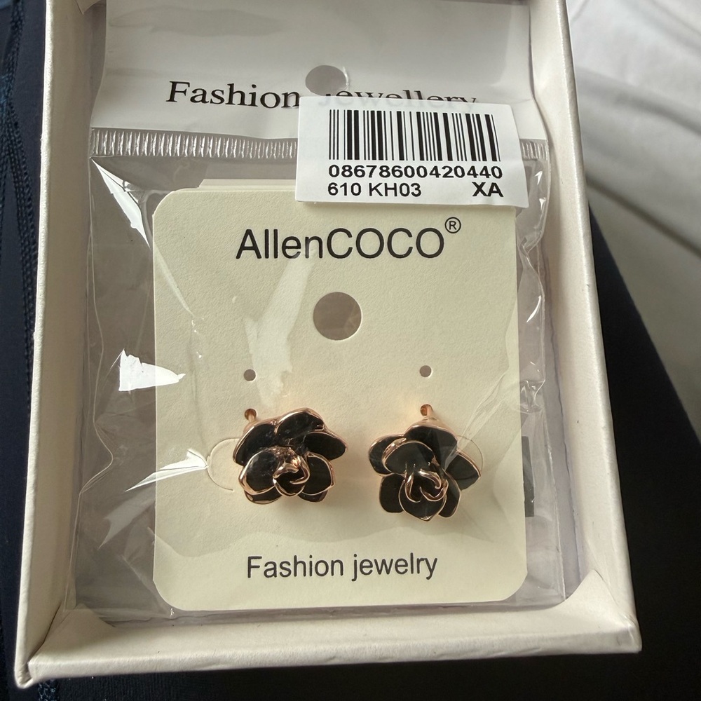 NWT Black Rose Earrings
